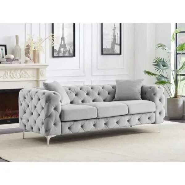 Canapé 3 places chesterfield en velours gris clair EDWINA – Image 5